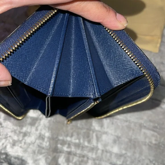 Louis Vuitton Damier Payette wallet excellent condition.. Size 7 1/2 x 4 inches - Picture 14 of 16